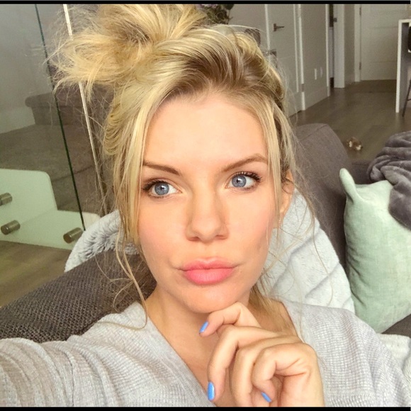 Meet your Posher, Ashley - Picture 1 of 1